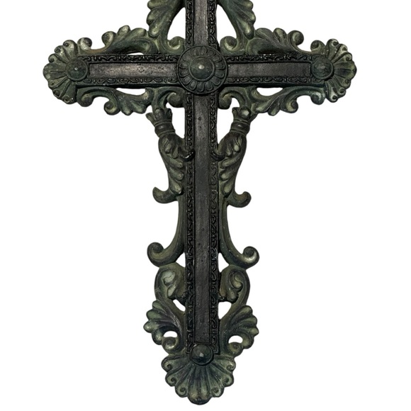 Crucifixion Cross Ornate, Fleur-de-lis, Resin Wall Decor 12” x 8” - Picture 7 of 7